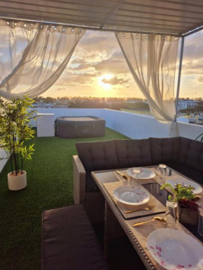 Skyview Apartment- Rooftop Penthouse